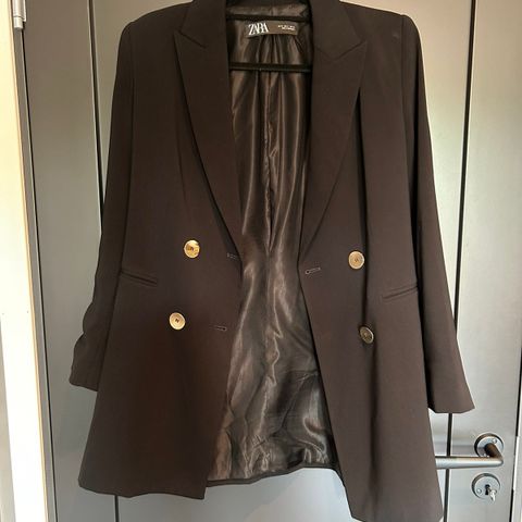 Blazer med gullknapper, Zara