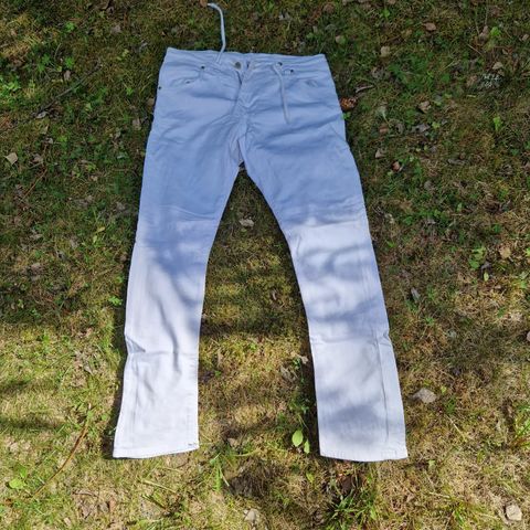 Line of Oslo.  "Palma jog jeans white". God stretch.