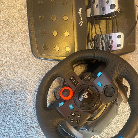 Logitech g29 ratt og pedaler