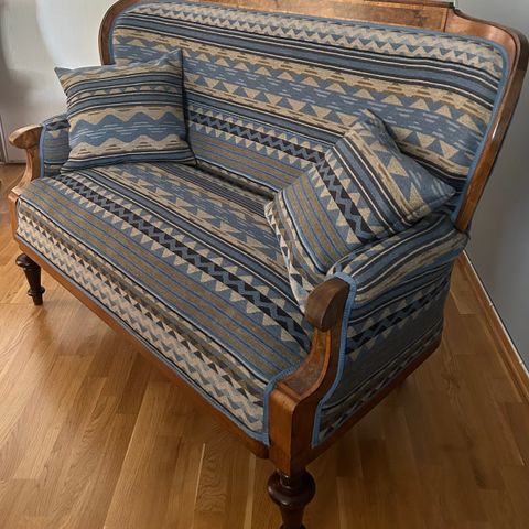 Flott og god biedermeier sofa selges