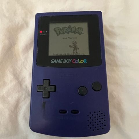 Nintendo Gameboy Color lilla m/ Pokemon Blue