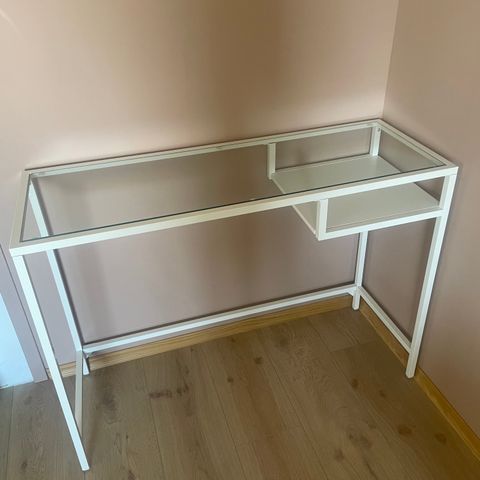 Skrivebord fra ikea