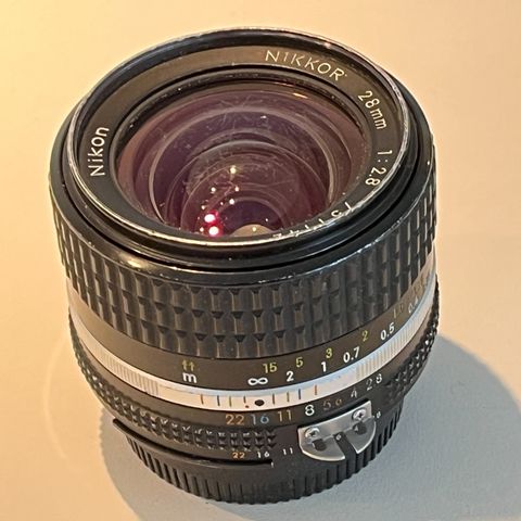 Nikon Nikkor 28mm f2.8 Ai-S (CRC / 0,2m)