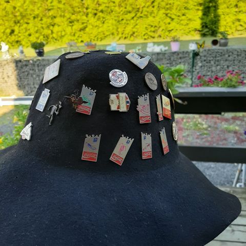 Rallar hatt med pins
