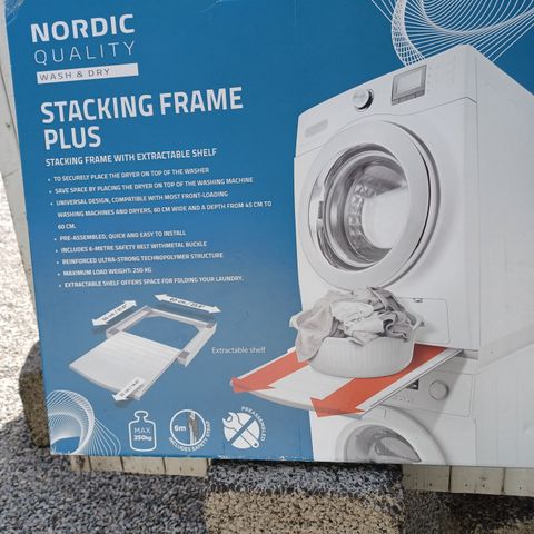 Ny/ ubrukt Nordic stableramme for vaskemaskin/ tørketrommel.
