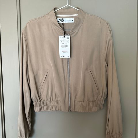 Ny jakke fra Zara str M kjøpt i Marbella