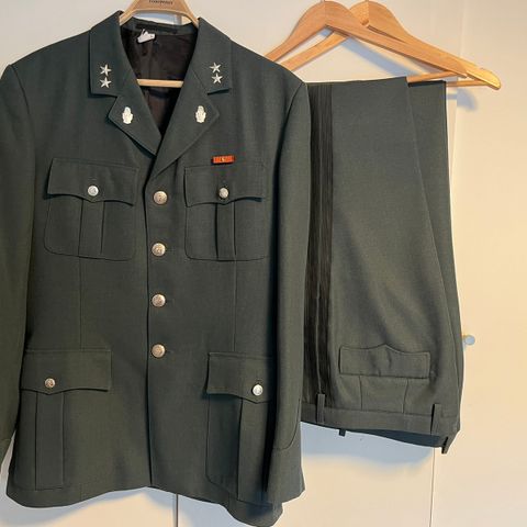 Serviceuniform/tjenesteuniform offiser hæren