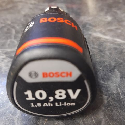 Bosch Blå 10.8 V 1,5 A batteriil