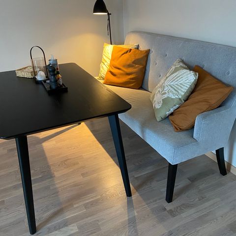 Ikea bord og 4 stoler