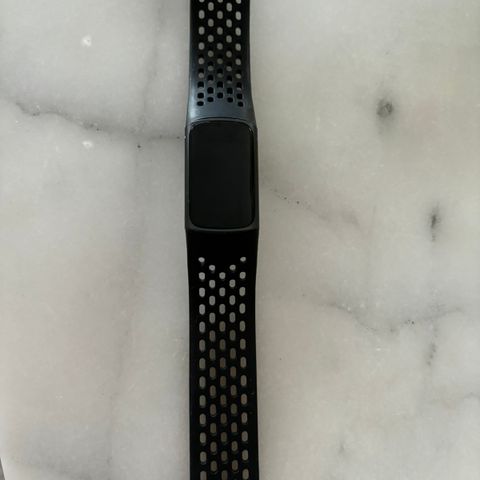 Fitbit Charge 5