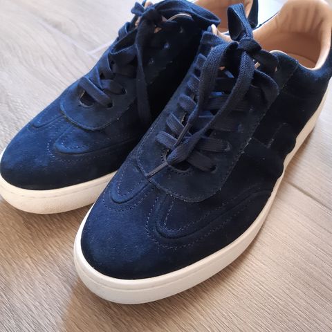 Stilige sneakers i semsket skinn str 38