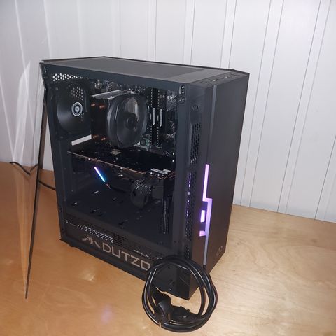 gaming pc med | i7 8700 | RX 5700 8GB vram | 16GB RAM | 1.5TB lagring