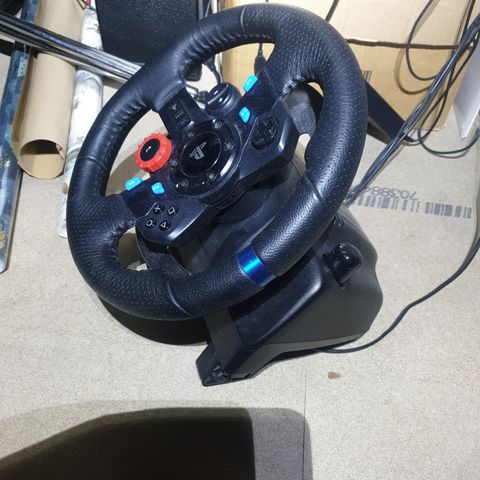 Logitech g29 ratt og pedaler