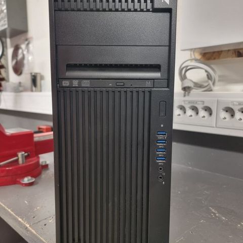 HP Z440 selges. e5-16GB 1x500GB/1x12TB Win10 Pro