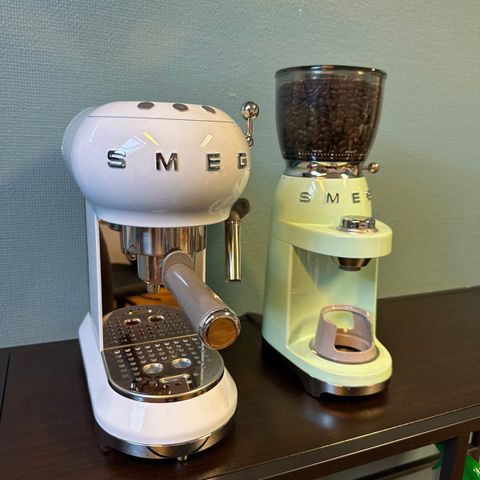 Lyseblå SMEG espressomaskin (som ny)