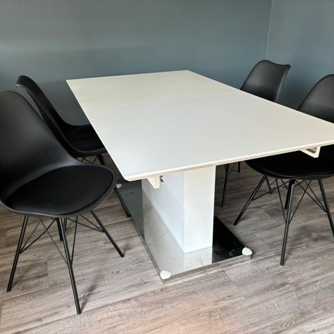 Spisestuebord hvit høyglans med 4 stoler