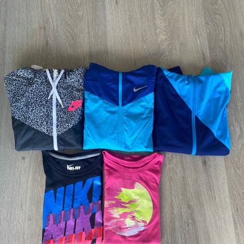 Div. Treningsjakker og T-shirt i Nike og Adidas str. S