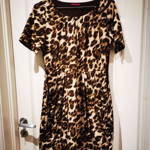 Leopard kjole i størrelse S