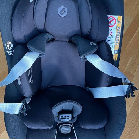 Farfar selger nesten ubrukt barnesete "best i test"; Maxi-Cosi FamilyFix 360,