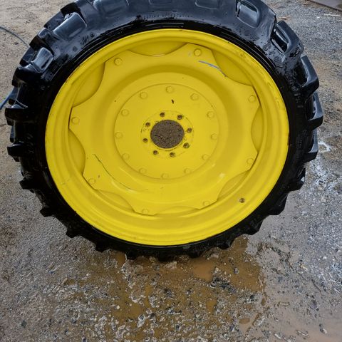 : Alliance 350  3.3-R36 traktor dekk på felg