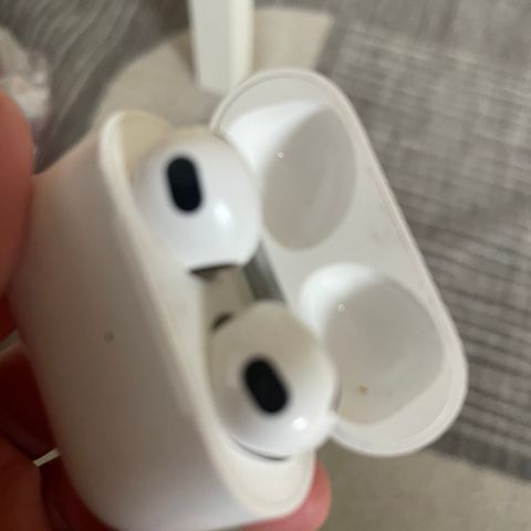 Apple airpods 2 selges