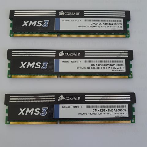 12 GB DDR3 RAM (3 x 4GB), Corsair