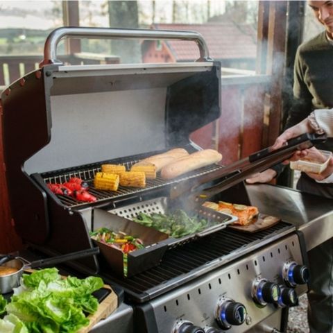 Broil King gassgrill med elektrisk roterende grillspyd med sidebrenner og..