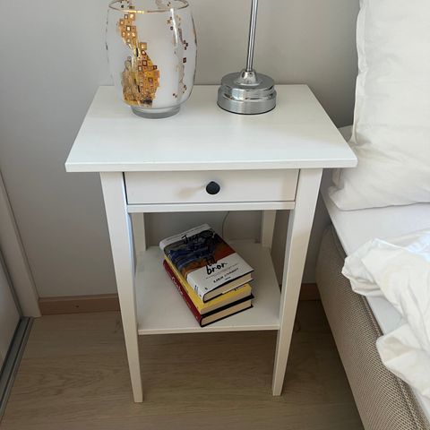 2 Hemnes nattbord fra Ikea - hvit