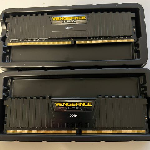 2 x 8 gb ram Vengeance LPX selges (corsair)