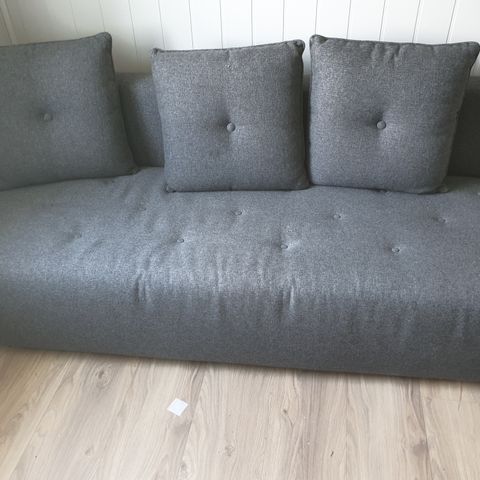 Sovesofa selges.