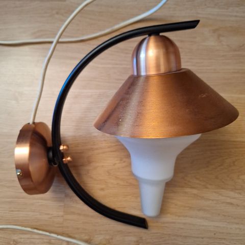 T.R & Co vintage vegglampe