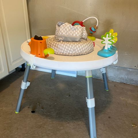 Aktivitetsbord baby/barn