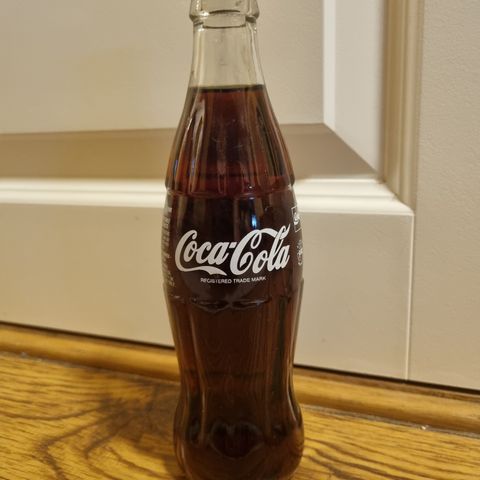 Coca-Cola glassflaske fra England 1998