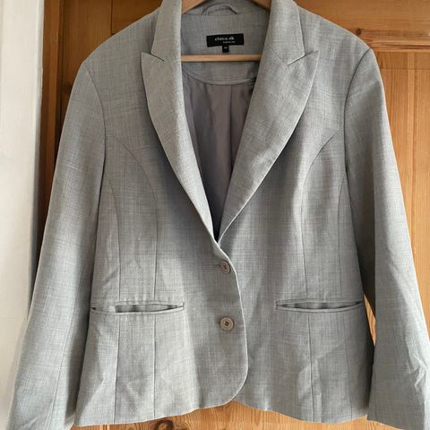 Lett blazer str 42 fra Claire