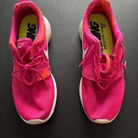 Rosa Nike joggesko str 39,5