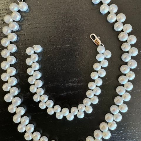 Ekte perler smykkesett: choker og armbånd