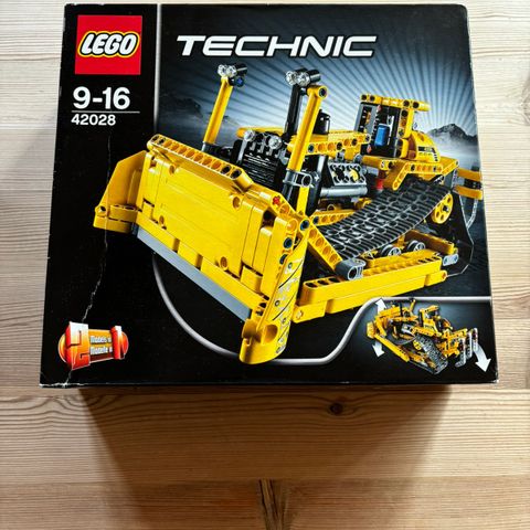 LEGO Technic Bulldozer 42028 Byggesett 9-16
