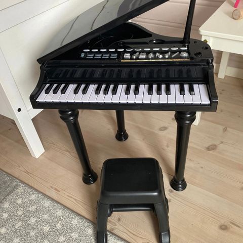 Barnepiano med mikrofon