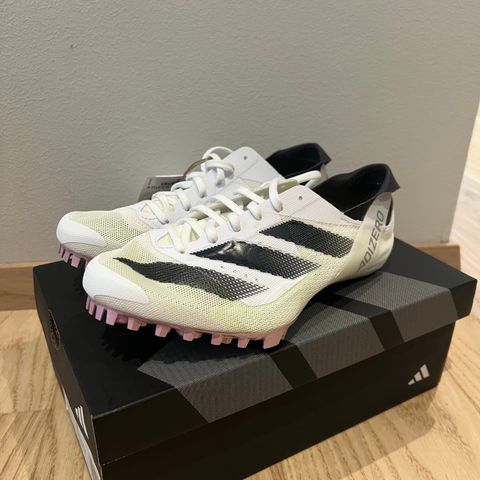 Adizero finesse piggsko (str 36)