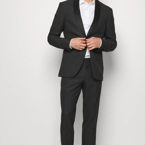 Isaac Dewhirst recycled tux, str 52