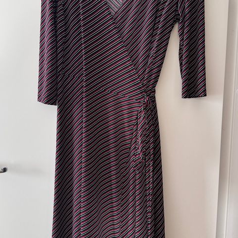 Violeta by Mango, omslagskjole, plus size