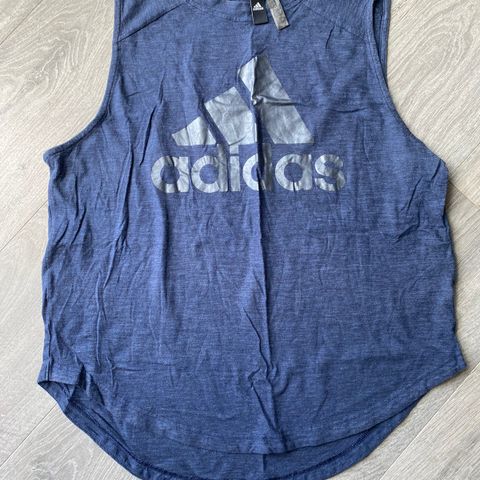 Adidas tank topp str L