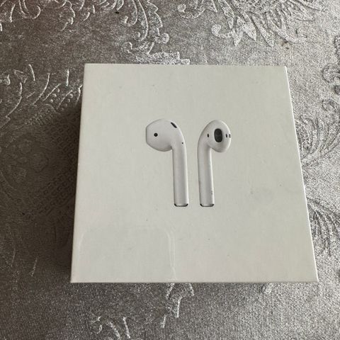 Apple AirPods With charging Case