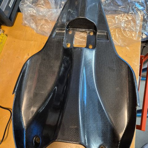 Ducati 848/1098/1198 carbon underseat