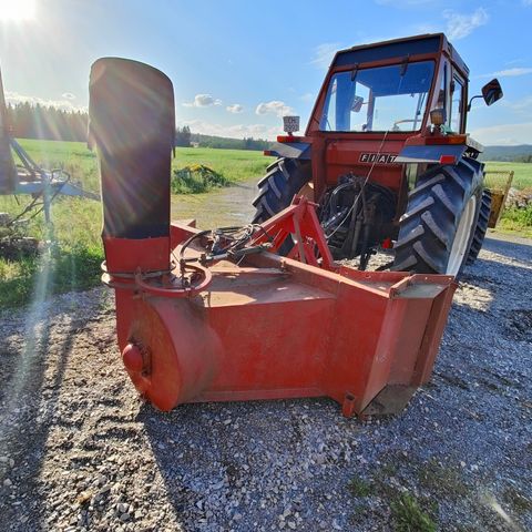 Traktor- Snøfreser av ukjent fabrikat selges