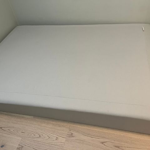 Pent brukt IKEA Snarum seng selges