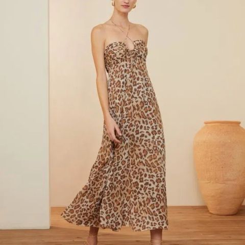 Nydelig kjole i geoegette/silke stoff