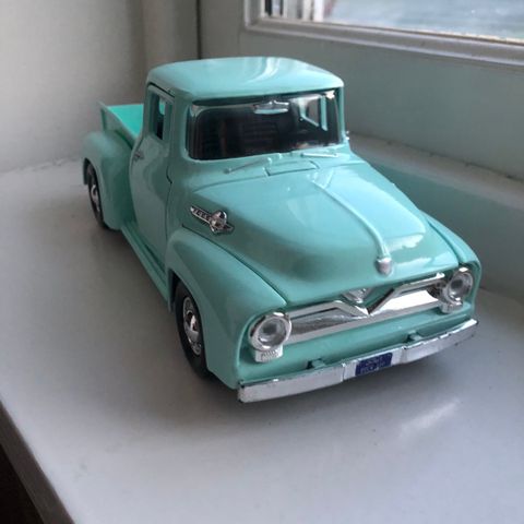 1:24 1956 Ford F-100 pickup modell