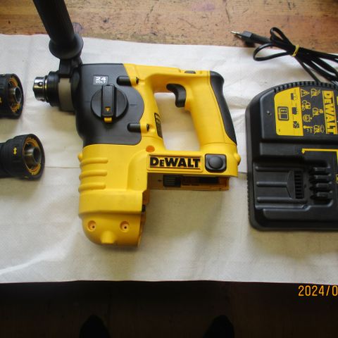 DEWALT 24V SDS Som ny.m Lader 2.chocker.-- kr. 1 500.-