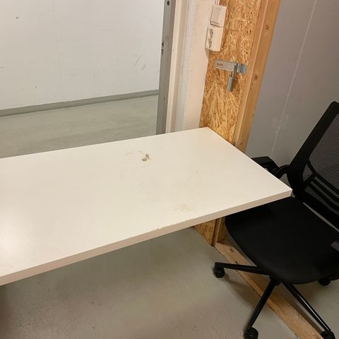 kontor stol og bord